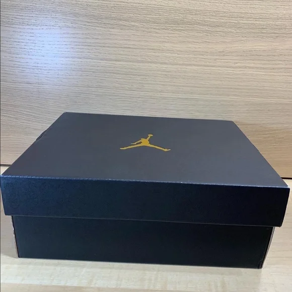 Jordan 1 Mid “Light Smoke Grey” - Picture 6 of 6